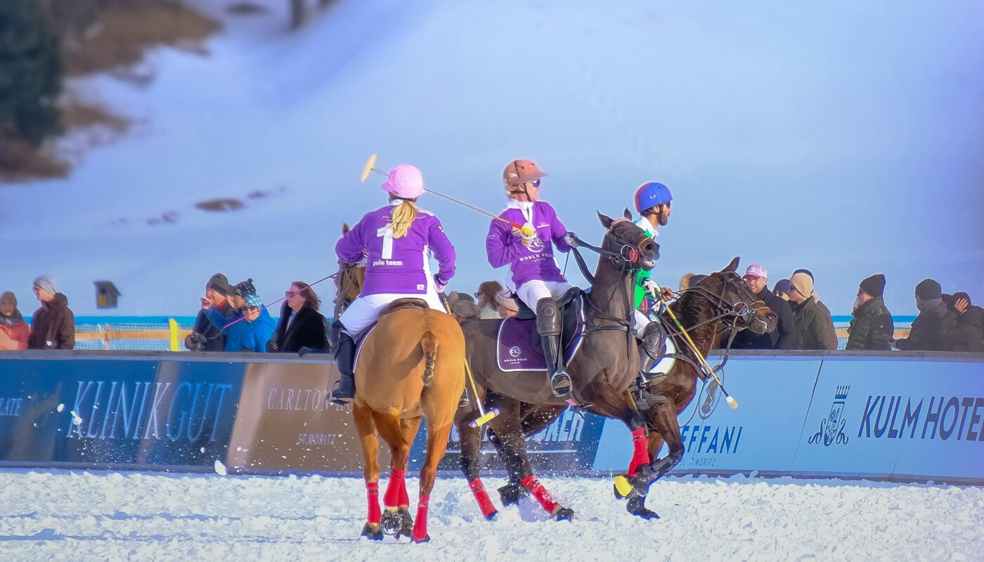 https://www.pexels.com/photo/dynamic-snow-polo-match-in-winter-landscape-30492432/
