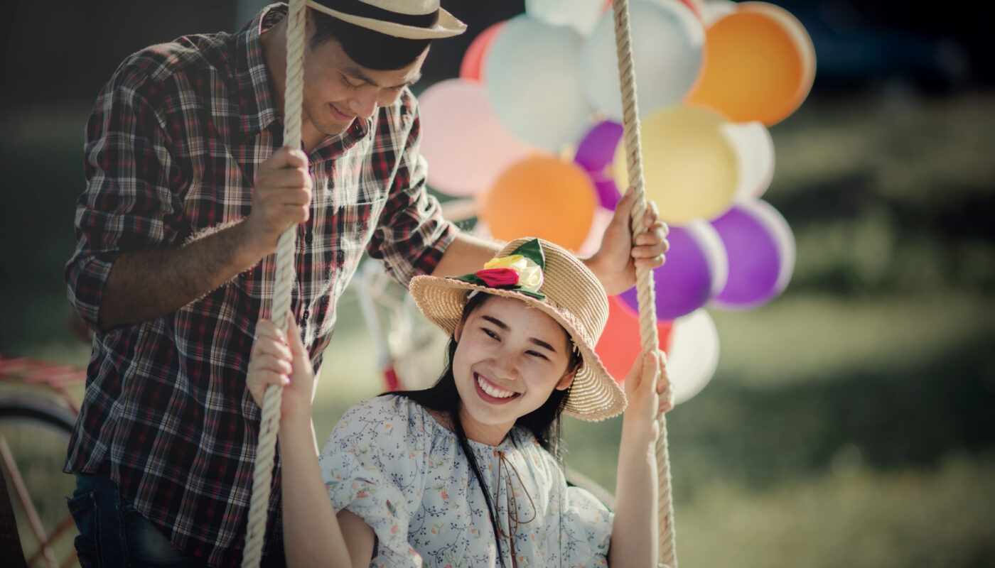 https://www.freepik.com/free-photo/portrait-couple-love-with-balloons-colorful_3737840.htm#fromView=search&page=1&position=14&uuid=14e3eba0-3eab-445a-98fa-687cd189e61b&query=The+Best+Event+Dates+for+Couples%2C+Families+%26+Solo+Travelers